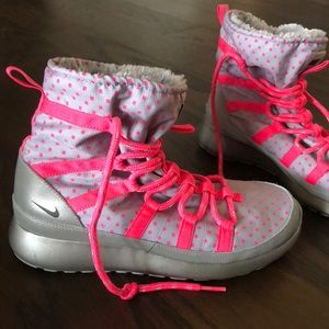 Nike Rosherun  sneaker boot worn once